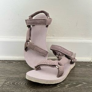 TEVA light purple Velcro sandal